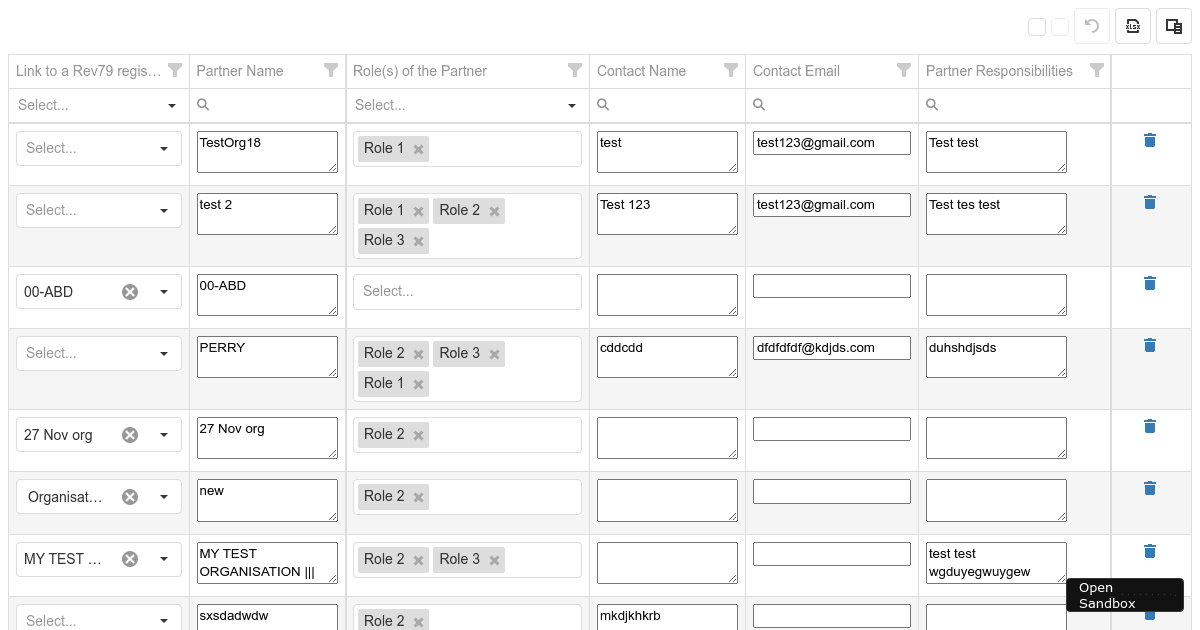 Custom Editors - DevExtreme Data Grid (forked) - Codesandbox